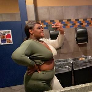 Meet your Posher, Alisha